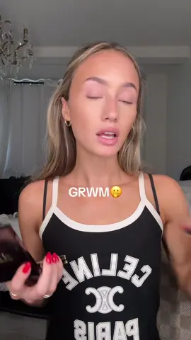 A post by @hannahharrell on TikTok caption: XO🖤 thank you @SeatGeek code HARRELL10 for 10% off tix #ad 