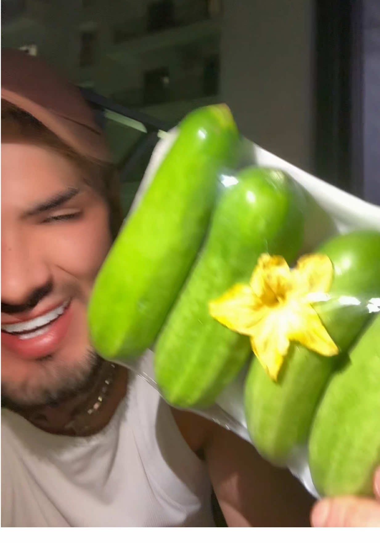 A post by @alex____alexis on TikTok caption: 😂#alexalexis 