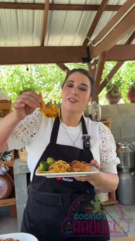 A post by @anaraquelhz on TikTok caption: Camarones capeados de coco, chile mango habanero, y spaghetti estilo chow mein!❤️❤️🥭🦐🍤🍲#fyp #cocinandoconraquel 