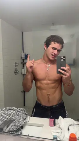 A post by @caymanr on TikTok caption: 🖕🖕🖕📱📱🤳