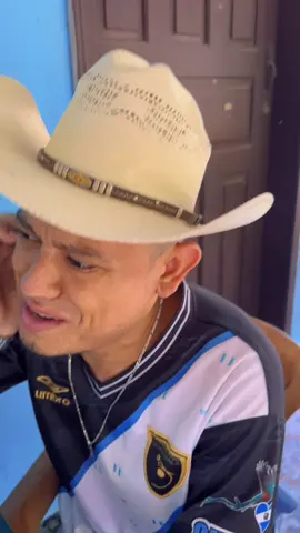 A post by @josuecardona44 on TikTok caption: Es mejor agarrar consejos 😔😒😩#parati#humor#comedia#josuecardona44 @EL PAPAYIN @Nayeli Pereira🦋 muchas gracias por tanto apollo mi gente bella Dios me los bendiga grandemente 🥺🙏🏻