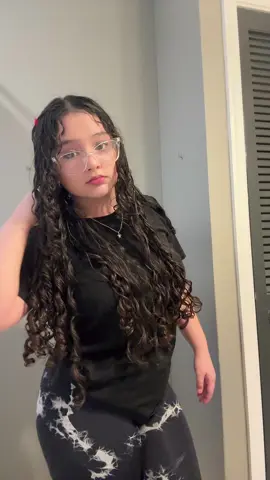 A post by @stefrp2 on TikTok caption: 💘 #fyp 