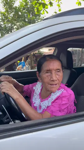 A post by @abuelalita81 on TikTok caption: Por eso me cambio va 🙂🤣