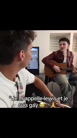 A post by @lewislefou on TikTok caption: Twitch: lewislefou #france #qc 