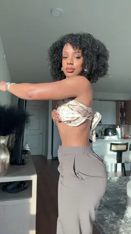 A post by @_fefa__ on TikTok caption: Okay the blue print is blueprinting #glutes #glutesworkout 