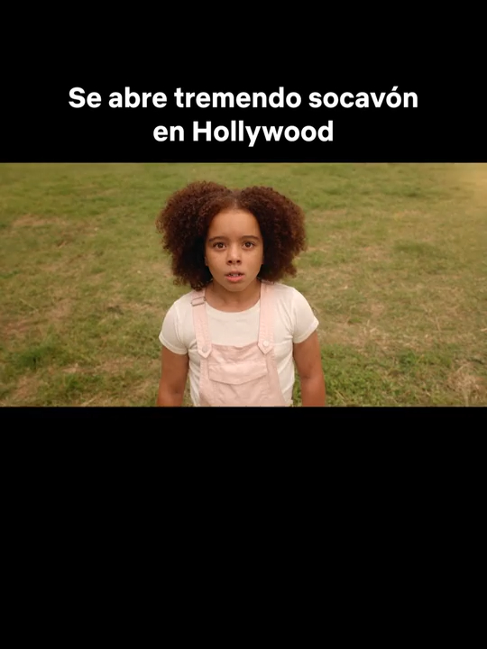 A post by @netflixlat on TikTok caption: Díganme que el perrito está bien 😭 #LaBrea temporada 2 ya está disponible. #CienciaFiccion #Accion #Aventura #SeriesNetflix #Suspenso #Estreno #ParaTii