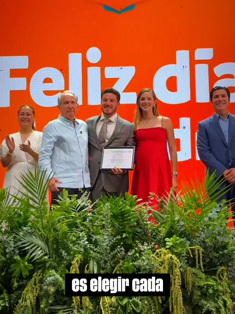 A post by @samuelgarciasepulveda on TikTok caption: Hoy festejamos y reconocemos CON TODO a todos los papás trabajadores del Estado por su gran trayectoria y esfuerzo. ¡Hasta rifa de carro hubo! #FYP #Parati #NuevoNuevoLeon #nuevoleon #gobierno #diadelpadre
