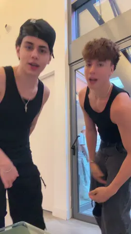 A post by @alan.arrieeta on TikTok caption: la guerita se me monta @𝖆𝖕𝖔𝖑𝖔 