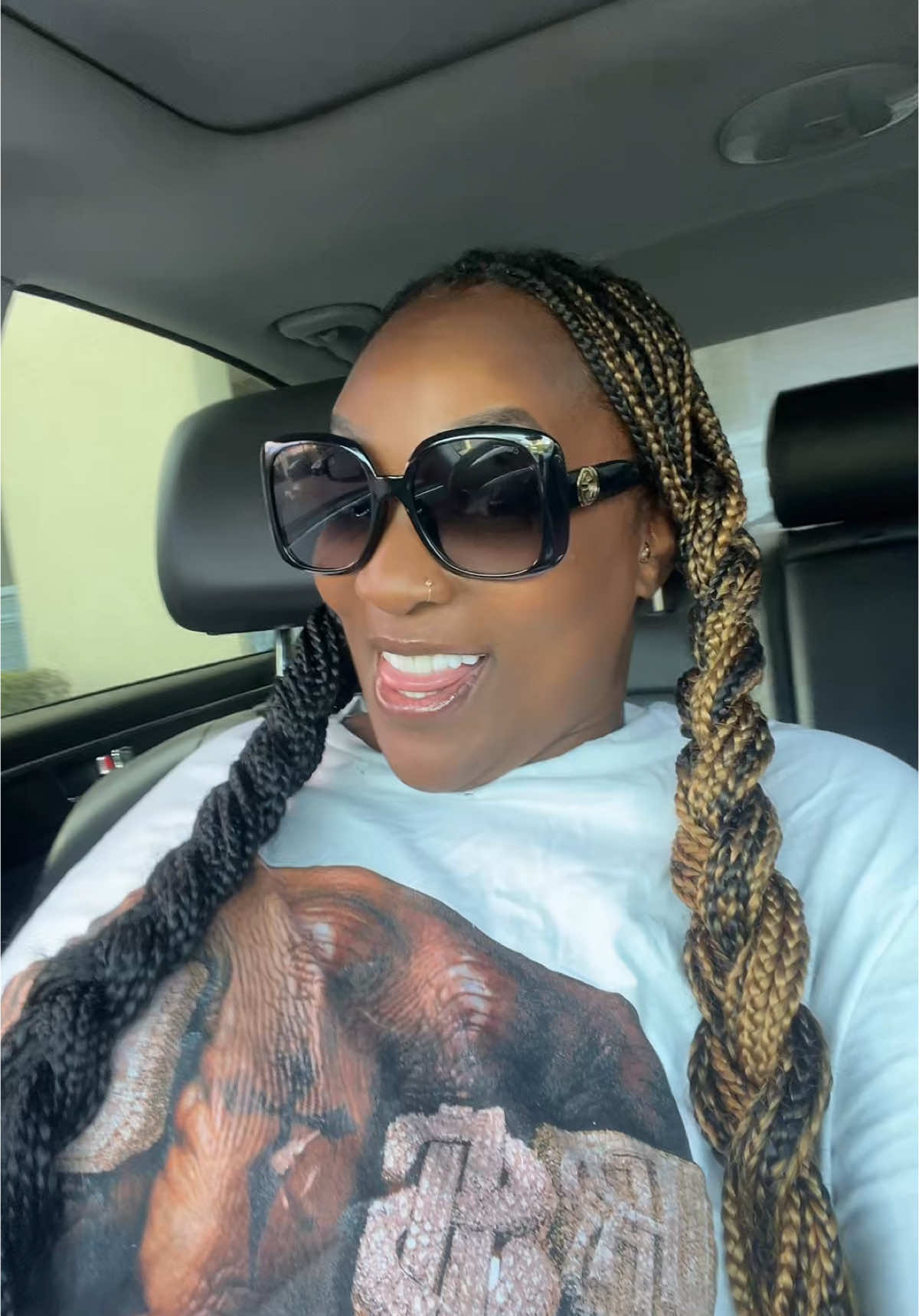 A post by @beautifulplum on TikTok caption: I’m sooooo bored 😩😩😩😩#foryoupage #msfyatee #viral #foryou idc idc talk to me in the comments please 😂😂😂😂