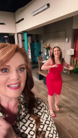 A post by @erikabuenfiloficial on TikTok caption: Aquí bailando.  @Ariadne  la amo.  #fy #parati