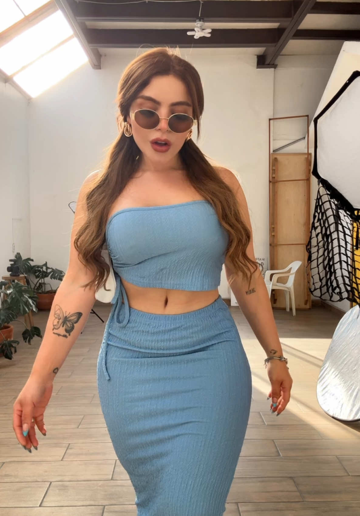 A post by @lupitacardoza4 on TikTok caption: Menos ser amikos✨ 