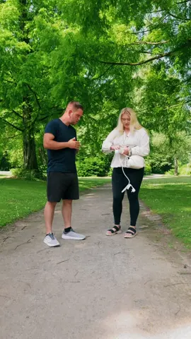 A post by @leitzvideo on TikTok caption: Blondinen-Witze oder so 🫣🤣 #blondine #funnytiktok 