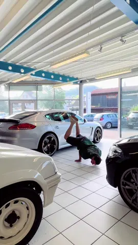 A post by @auto.clean.aguilar on TikTok caption: Que yo nunca he trabajao esto siempre a sido un hobby #porsche #panamera #panameraturbos #coches #hobby #negocios #business 