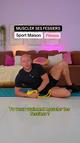 A post by @primus.training on TikTok caption: Pas besoin de salle, pas besoin de matériel. Juste toi, un tapis, et un peu de bonne volonté. Je te montre comment faire un vrai hip thrust à la maison, pour muscler enfin tes fessiers et bosser pour de vrai. Et si tu veux d’autres vidéos à maison, tu me le dis en commentaire 😉#fitness #sportalamaison #renforcementmusculaire #hipthrust #hipthrustmaison 