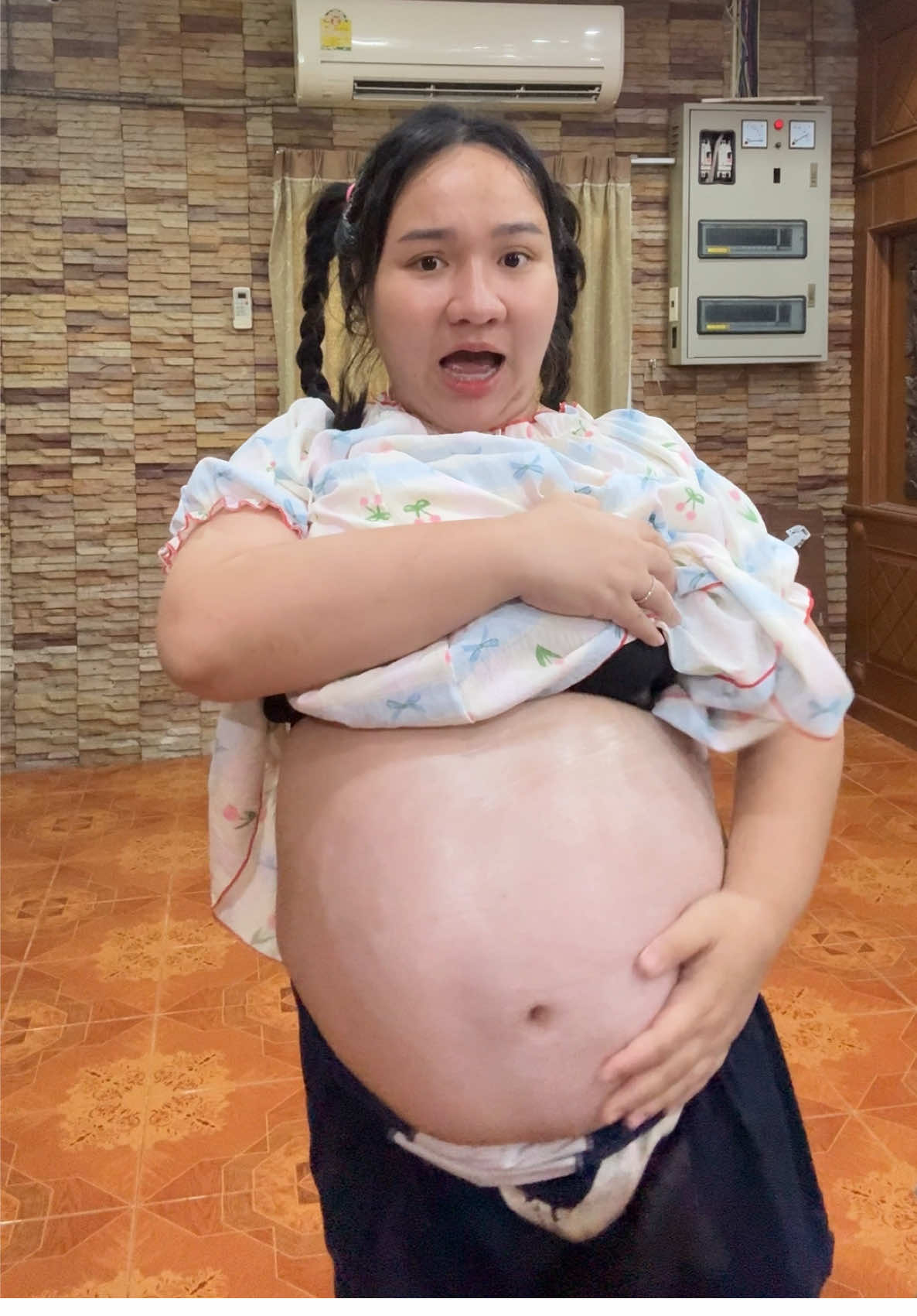 A post by @dollnc on TikTok caption: เข้า5เดือนกว่าอย่างกับจะคลอด5555 #เจ้ตับฉ่ําโบ๊ะ #มาร์คถั่วลันเตา 