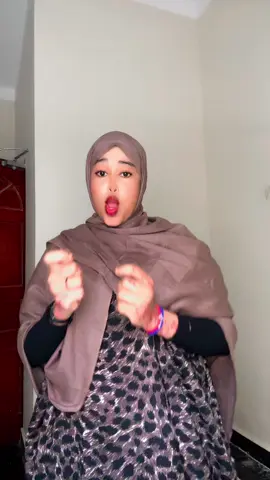 A post by @miss_fardax on TikTok caption: Waad idheehan sow maha tolow waakuma kaas😂😂🫵#missfardax #kutubeeyxamuud @Ilhaannita @zaki qoox,🎥🇸🇴 