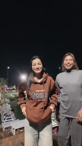 A post by @leakdrama on TikTok caption: ស្គាល់សារីចាស់ទេ🤣