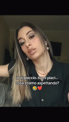 A post by @noemy_martini on TikTok caption: sinceramente ancora non ho capito 🤣🤣🤣❤️❤️❤️❤️❤️#perte #perteeee #perteee #amore  🥰  #naomy #naomymartini #foryou #perte #porti #model #sunset #loveyou #amore #cute #girl #turin #torino #italia #italy #beauty #love #women #beautiful 