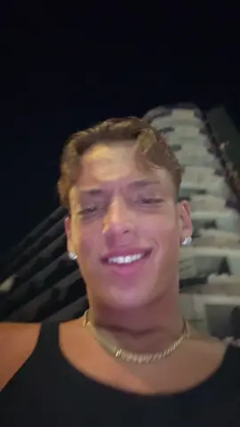 A post by @domenicoespositooo_ on TikTok caption: e tu lo faresti per me ?