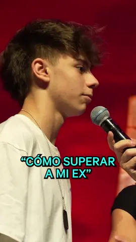 A post by @juandavila__ on TikTok caption: ¿CÓMO SUPERAR A UN “EX”? #comedia #juandavila #comediante #humor #humorenespañol #monólogo #humortiktok #comicoespañol #monólogos #parejas 