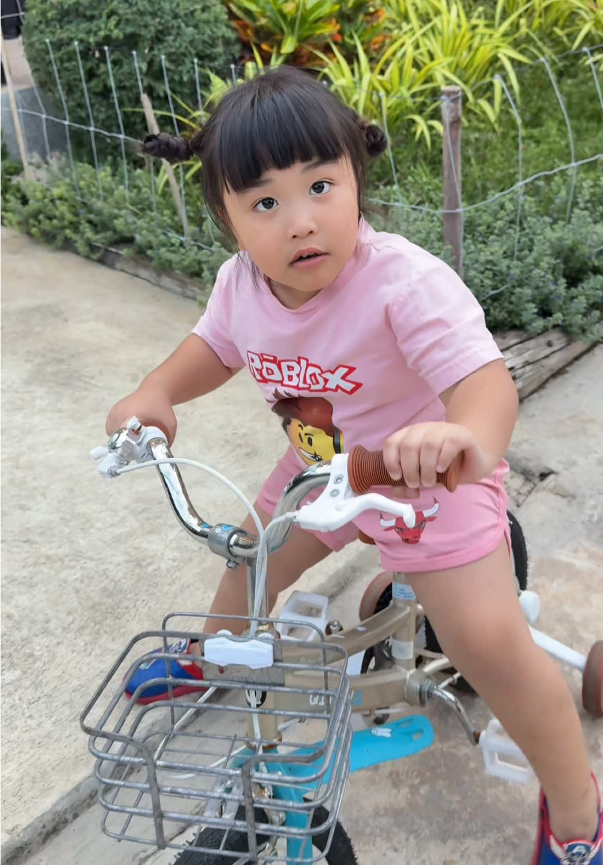 A post by @dollnc on TikTok caption: อยู่จุดที่อีกไม่นาน ลูกกูน่าจะปั่นจักรยานยานหนีกูไปเซเว่น 555 #เจ้ตับฉ่ําโบ๊ะ @นะมัสฉ่ำโบ๊ะ 