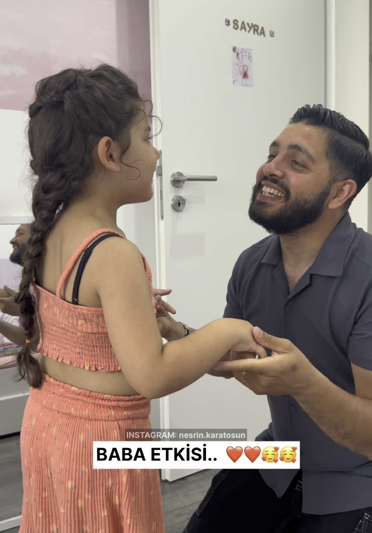 A post by @nesrin_karatosun on TikTok caption: BENDE NİYE İKNA OLMUYOR BU KIZ ? 🥰🥰
