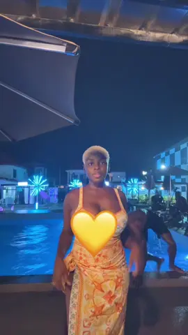 A post by @bozick224 on TikTok caption: #fiance #guineenne224🇬🇳 #viralvideos #pourtoi #💍 