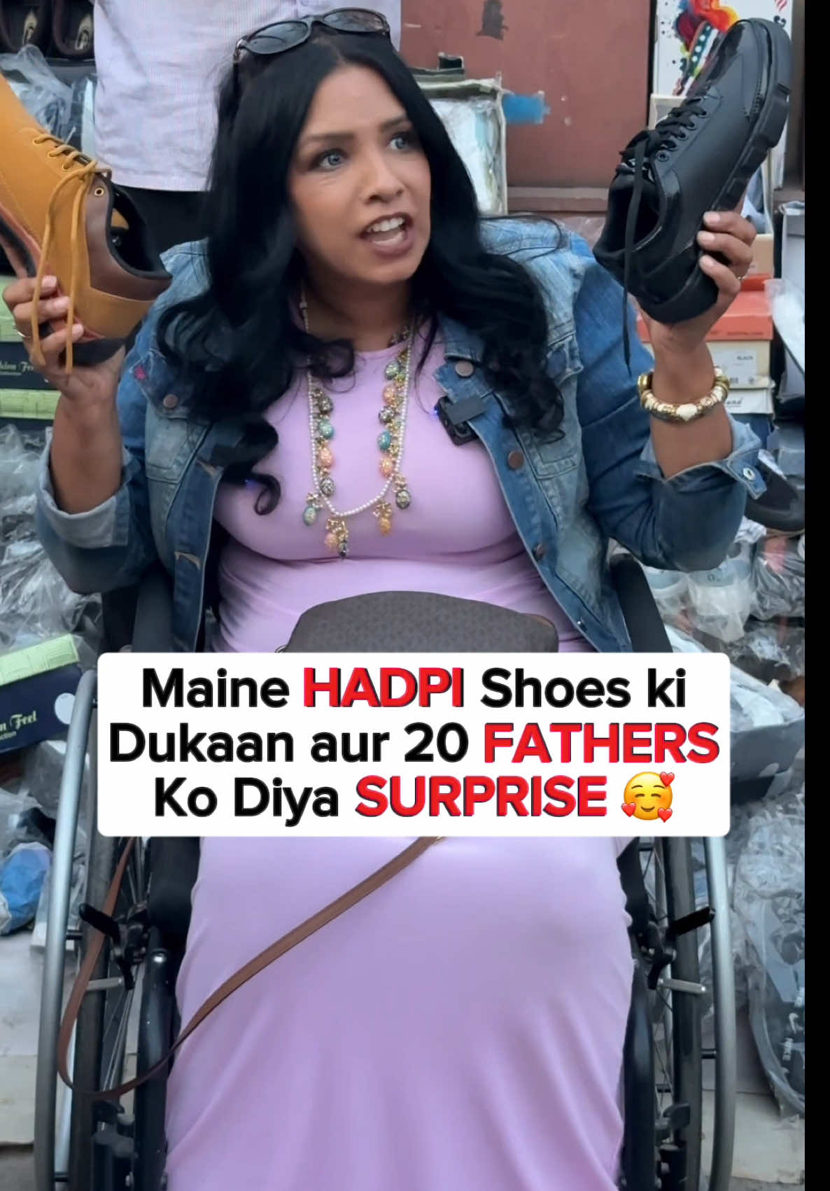 A post by @theofficialgeet on TikTok caption: Happy Father’s Day! 🥰 Aaj maine 1/2 ghante je liye jooto ki dukaan hadap li .. aur FREE me joote bech diye😅 Market me bahot mehnati fathers the jo shops chalate hain, unko chotasa gift diya 🥰 Gift chota tha lekin khushiyaan bahot badi 🔥 Aap apne Papa ke liye kya karenge iss Father’s day? . Join Me to Spread Happiness 👉🏼 @theofficialgeet 🥰 . . #theofficialgeet #lovegeet #streetvendor #humanity #randomactsofkindness #surprise #trending #fathersdaygift #happyfathersday #tiktokpartner 