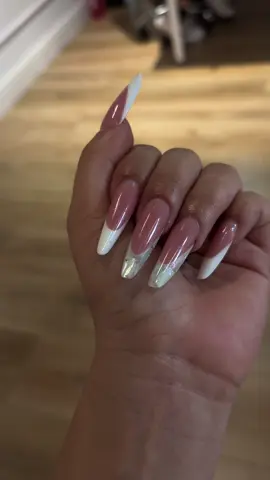 A post by @martinatrincaa on TikTok caption: grazie a @✨APHRODITEISTITUTODIBELLEZZA✨ , sei una professionista 🩷✨💅 