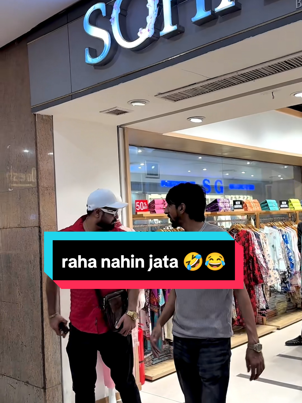 A post by @siasi_shoorli on TikTok caption: jan bat sunye😂 #rj_nazim_official #entertainment #siasi_shoorli #funnyshorts #prankvideo #😂 