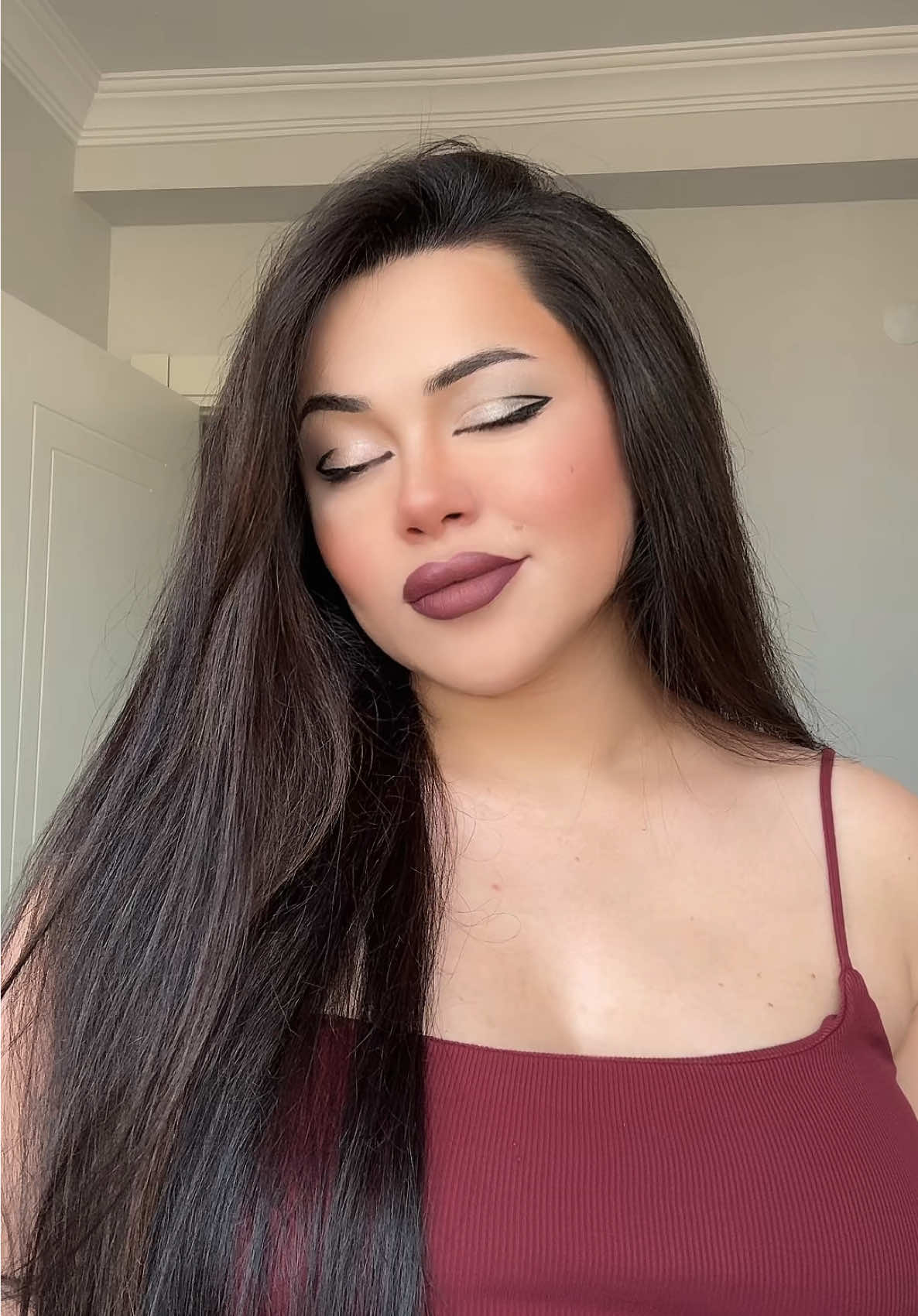 A post by @demetbasturk on TikTok caption: Grrrr 🐱 meke-up: @Le Paon #grrr #işbirliği #makeup #reklam 