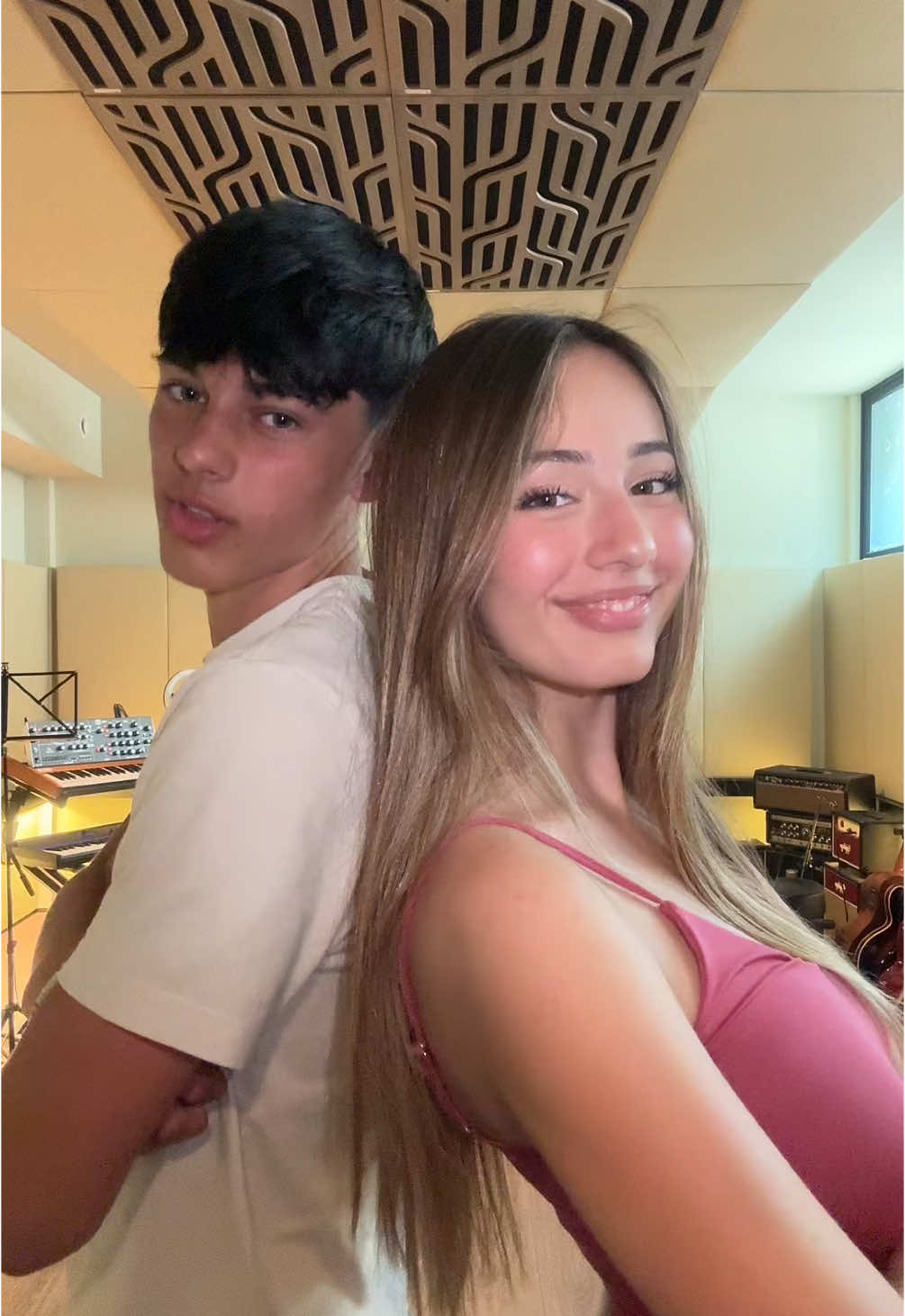 A post by @borsi___ on TikTok caption: È ufficiale abbiamo fatto una hit estiva come @Rocco Hunt, la vorreste ascoltare? 💕 @Viola Silvi 