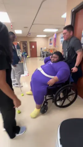 A post by @iamchelseyh on TikTok caption: I’m in tears watching this 😭 I was in such a dark place I felt like giving up BUT GOD !! I prayed and asked for strength and help and god sent help @Bodybyted  not once gave up on me even when I felt like giving up on myself! I thank God for giving me the strength and the courage to fight 🙏🏾 I won’t ever go back 🤍