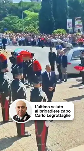A post by @matteosalviniufficiale on TikTok caption: “Carlo nella quotidianità ha offerto la sua vita adempiendo al proprio dovere con generosità e amore”. Il toccante ultimo saluto a Carlo Legrottaglie, brigadiere capo barbaramente ucciso da malviventi nel suo ultimo giorno di lavoro. Un eroe, un servitore dello Stato, fedele alla propria divisa fino all’estremo sacrificio. Alla sua memoria, il rispetto e la riconoscenza di un Paese intero. E dato che la riconoscenza si dimostra con i fatti, faremo di tutto per evitare che in futuro donne e uomini in divisa finiscano a processo per aver difeso i cittadini. Indagare i poliziotti che hanno ucciso il killer del carabiniere Legrottaglie è uno schiaffo all’Italia perbene.