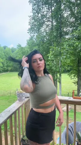A post by @hailes_88 on TikTok caption: Psssst #outfit #outfitideas #fyp