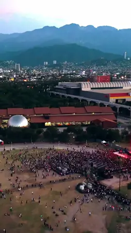 A post by @samuelgarciasepulveda on TikTok caption: Que mejor manera de iniciar con la cuenta regresiva rumbo a la Copa Mundial FIFA 2026 que con el FREGÓN #MacroFest que tuvimos. Muchas gracias a @Grupo Frontera Oficial  Toy Selectah y a TODA LA RAZA por este increíble arranque. ¡AY, PAPÁ! 🦁👊🏻