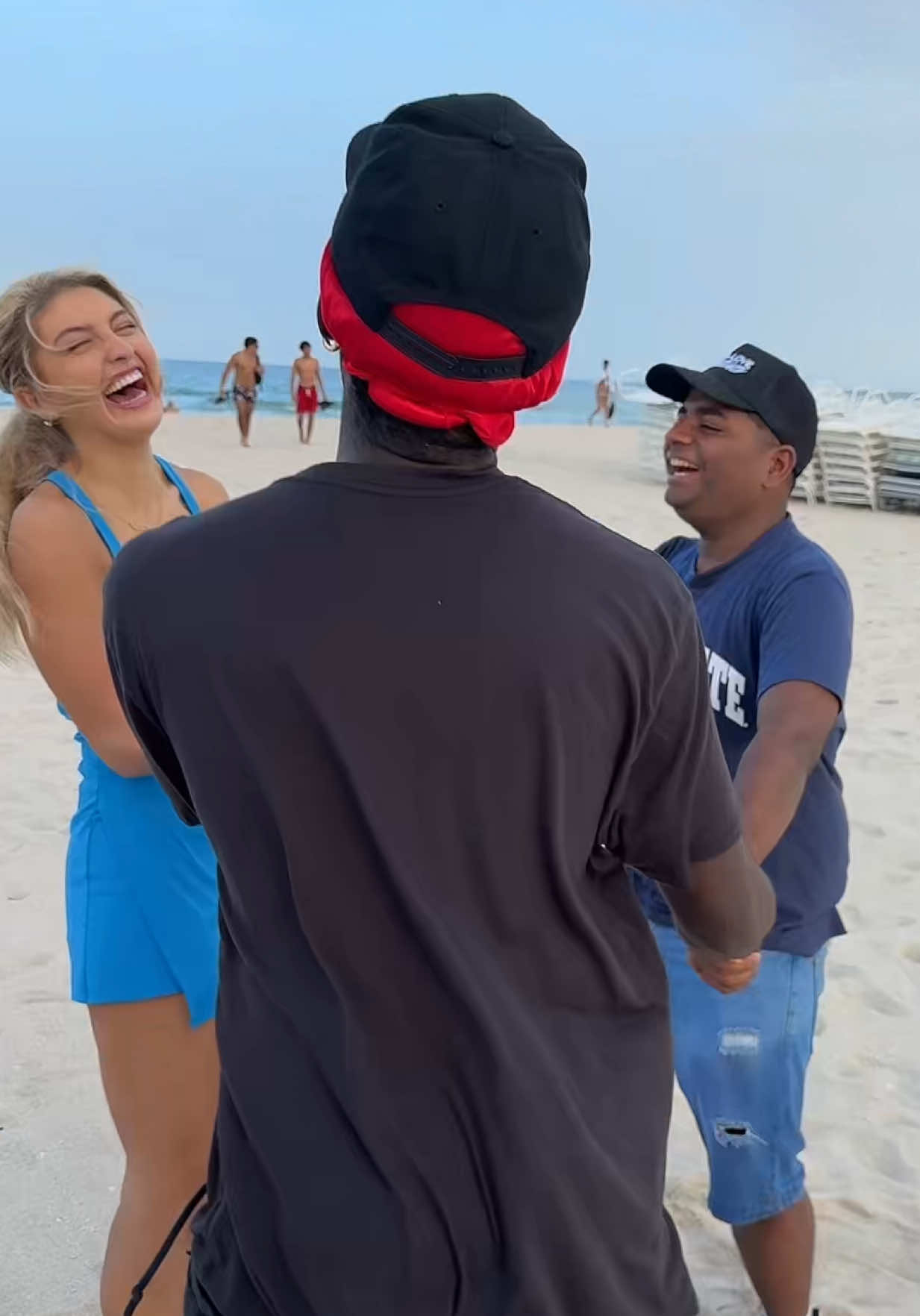 A post by @sallyyyyhakin on TikTok caption: I love my friends ✨ #fypシ゚viral  