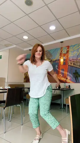 A post by @erikabuenfiloficial on TikTok caption: Así el sábado. #fyp #psrati. 