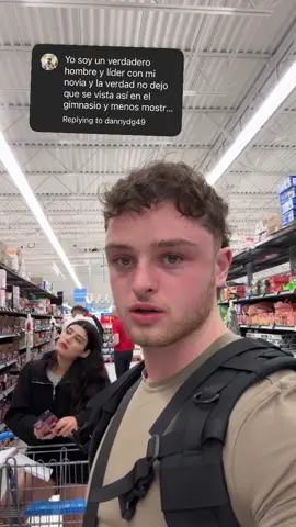 A post by @chrisrenaudd on TikTok caption: Ella ni idea del vídeo jajaja #fyp 