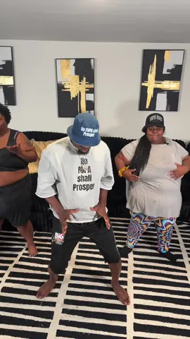 A post by @iamchelseyh on TikTok caption: Nothing but Good vibes  with our trainer @biggirlzmove  @Alecia Carlisle 👏👏👏