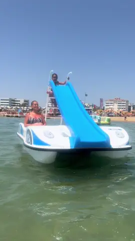 A post by @gamze_azra_ela on TikTok caption: #sommarlov #bibione #canimkizimbenimm🧿🧿🧿 #yüzünüzhepgülsün #tatilkeyfi #2025 