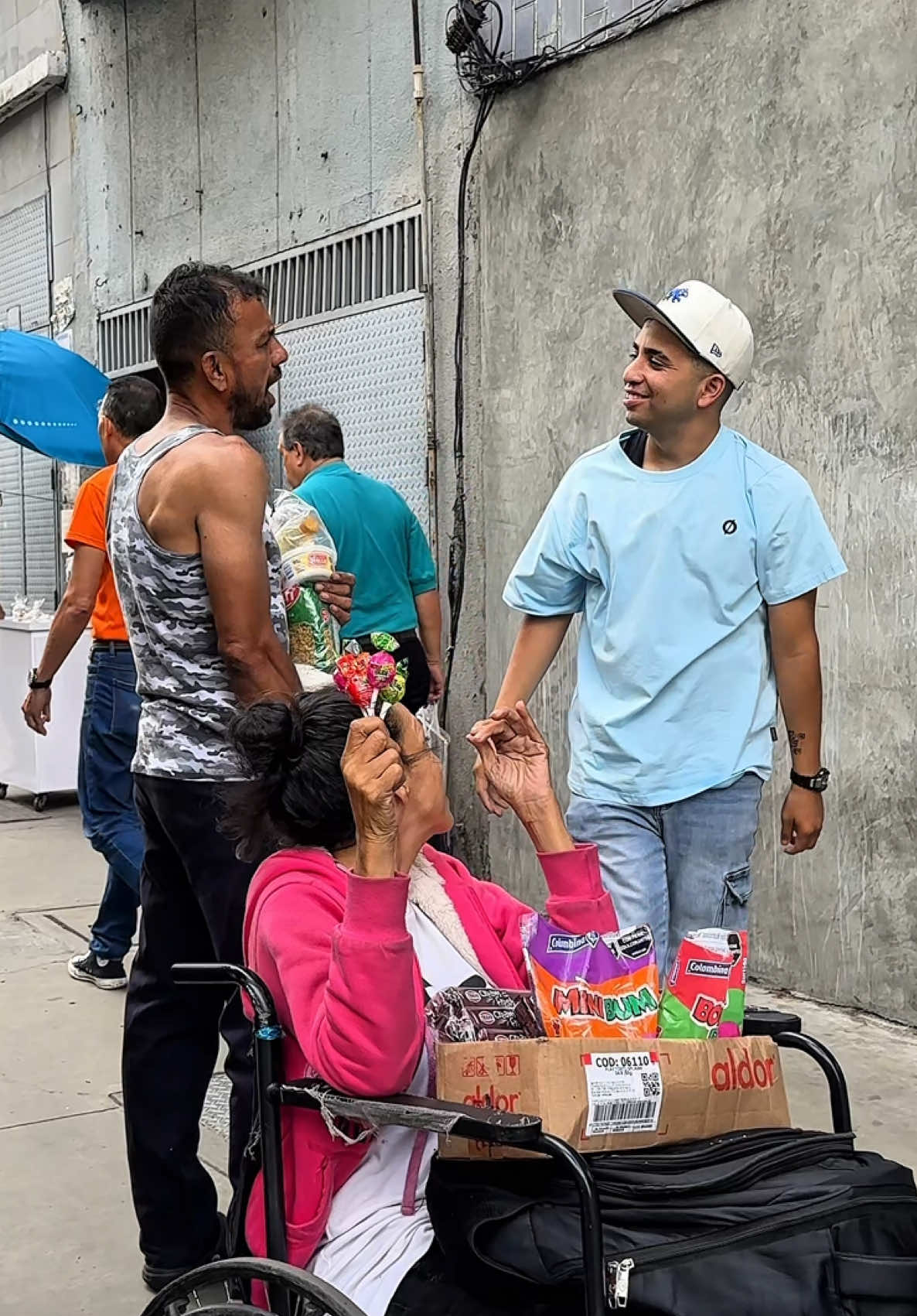 A post by @alexisvargass__ on TikTok caption: Esta bolsa te la manda Dios!✝️🥺  @Oro Chino Caracas Edsam #bendiciones #ayudas #viral 