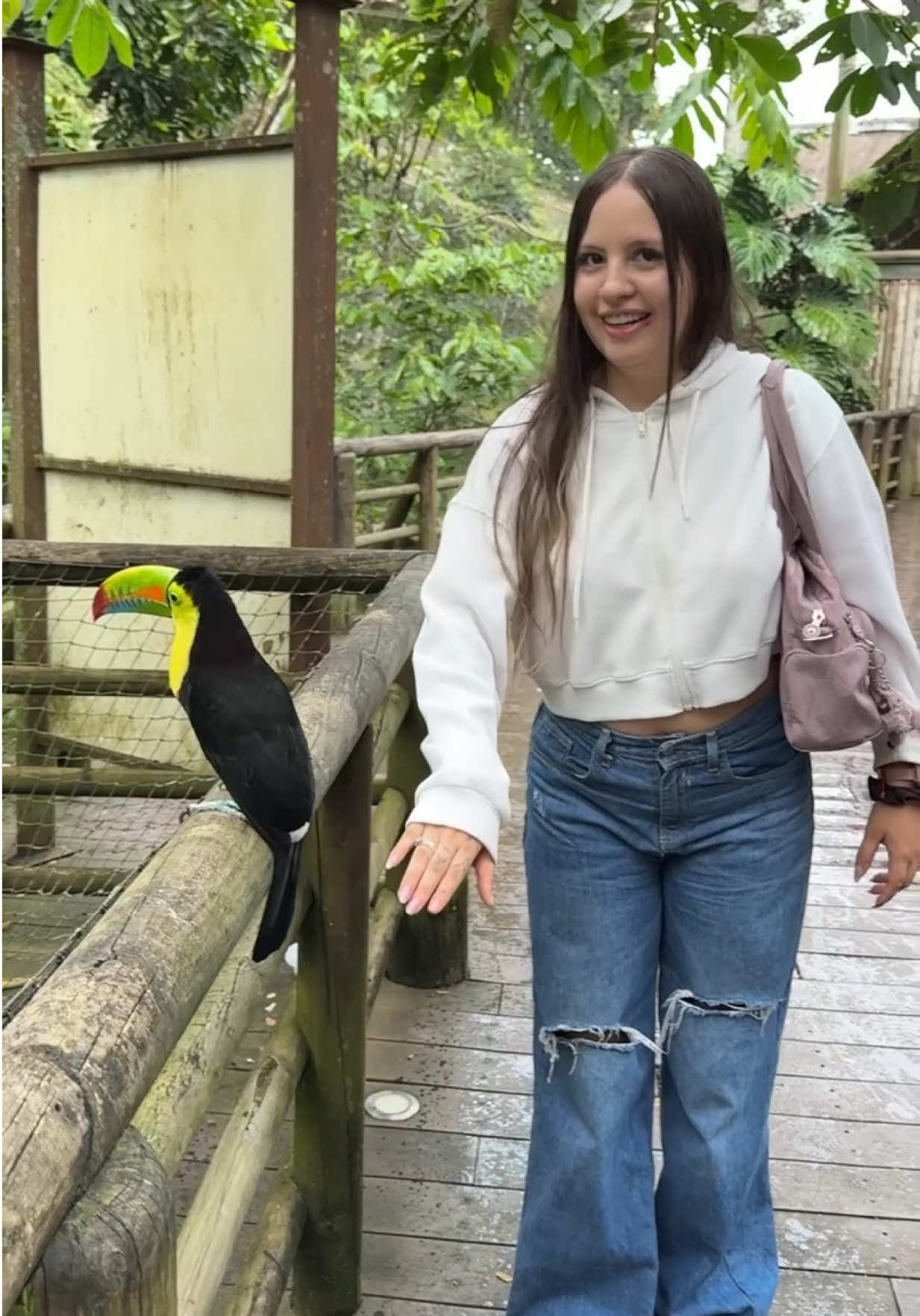 A post by @daniela_giraldo1 on TikTok caption: Vine a el zoológico con mi sobrinito y familia por primera vez 😱❤️🥹 #giraldos #fyp 
