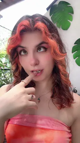 A post by @minynaranja on TikTok caption: Dame un grr #gestos #facedance #kawaii #minynaranja 
