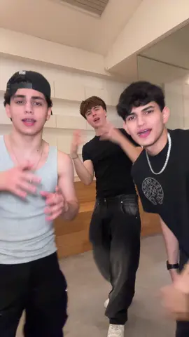 A post by @alan.arrieeta on TikTok caption: zazaza @𝖆𝖕𝖔𝖑𝖔 @Memo Piña🍍🫅🏻 