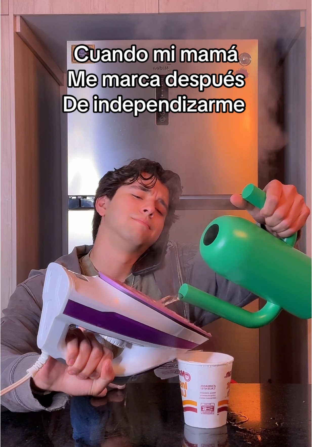 A post by @millos999 on TikTok caption: Lifehack para calentar agua #comedia #millos999 #fyp 