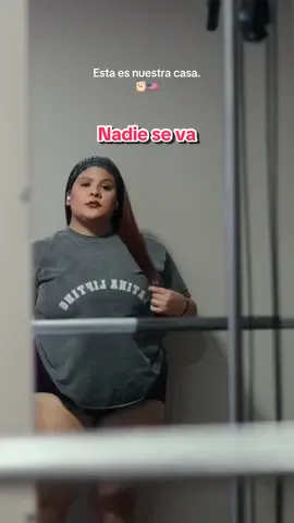 A post by @nanzie_peachez on TikTok caption: De aquí nadie se va. 👏🏼🇺🇸 #nokingsday #webelonghere #ourhome 