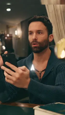A post by @memosalinas7 on TikTok caption: Aprende a dejar los sentimientos a un lado cuando se trata de avanzar. El mundo no premia a los que sienten, premia a los que hacen. 🤜🤛