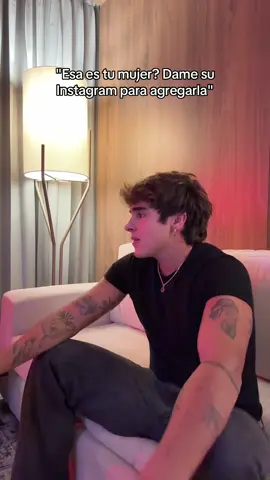 A post by @matiasochoa022 on TikTok caption: "Esa es tu mujer? Dame su Instagram para agregarla"