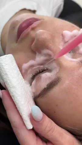 A post by @mauvellalashacademy on TikTok caption: How to do a lash bath 💗🫧 #lashwithme #lashes #lashbath #lashtutorial #lashcleanser 